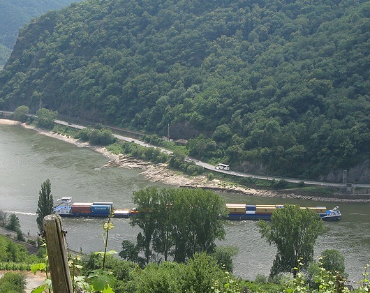 Koppelverband auf dem Rhein oberhalb der Loreley, Bild 2 von 3